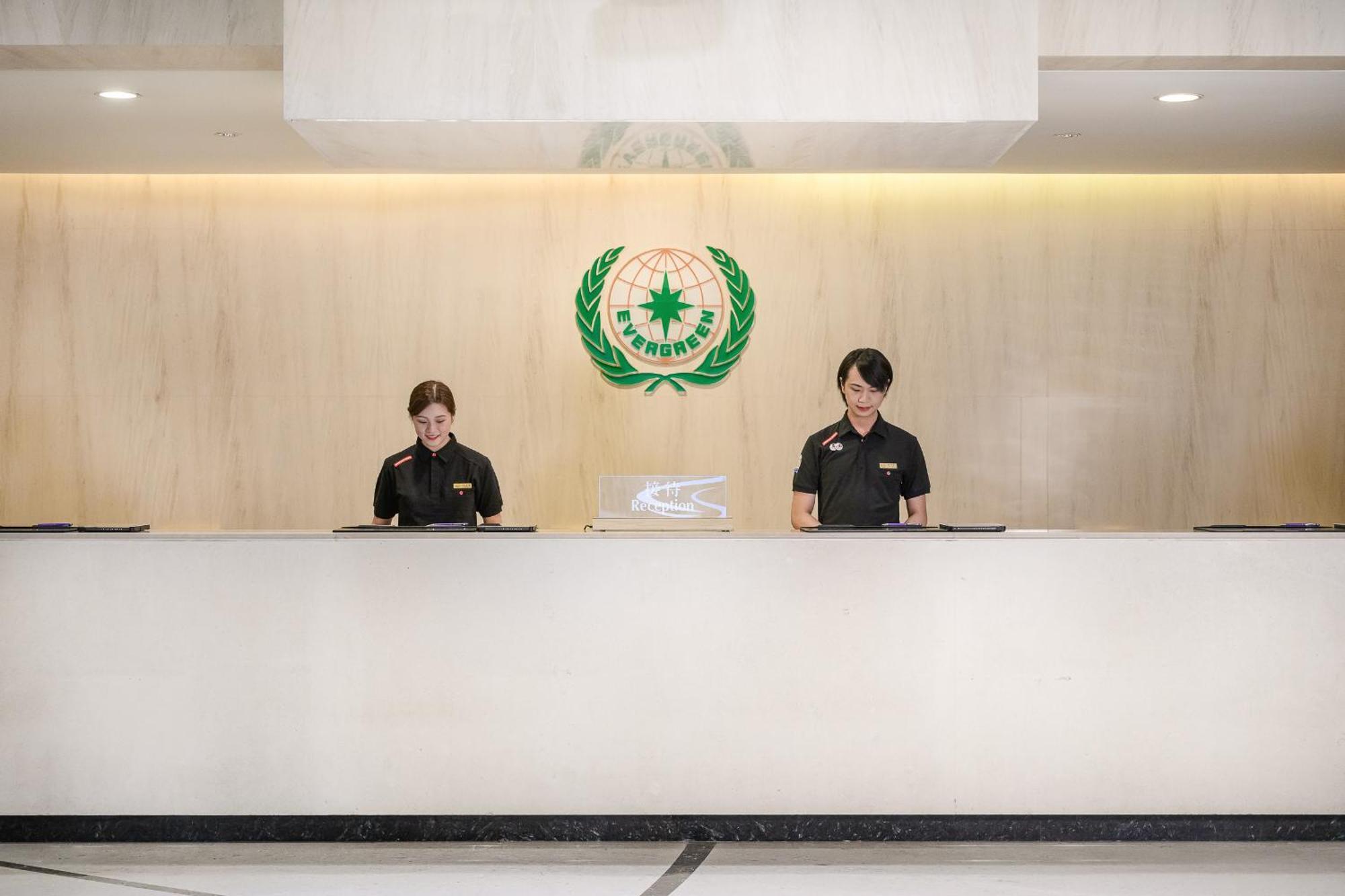 Evergreen Resort Hotel - Jiaosi Jiaoxi Exterior foto Reception desk at the headquarters of the China Meteorological Administration