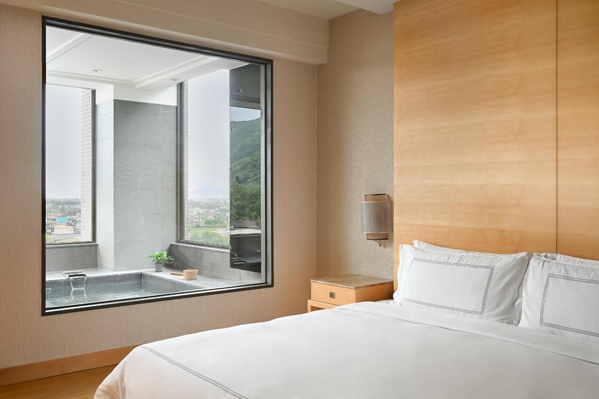 Evergreen Resort Hotel - Jiaosi Jiaoxi Exterior foto A room at the hotel